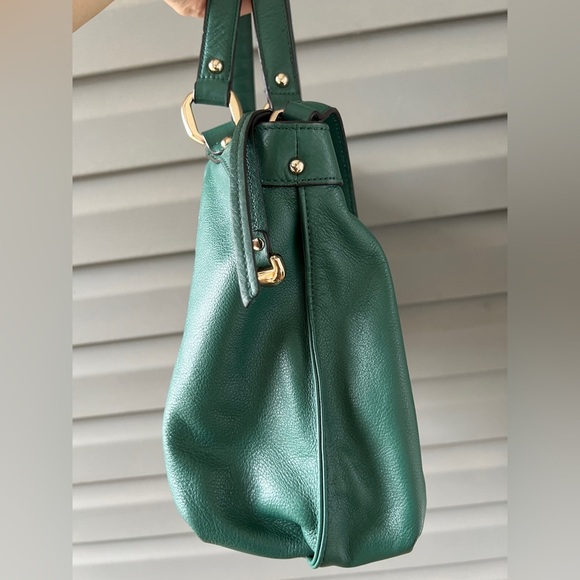 B. MAKOWSKY 100% LEATHER A226649 SHOULDER ZIP CLOSURE BAG / CROSSBODY GREEN - Picture 5 of 16